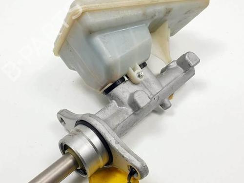 Used Brake master cylinder Brake master cylinder OPEL VIVARO A Bus (X83) 2.0 CDTI (F7, J7, A07) (90 hp) 8956517 8956517