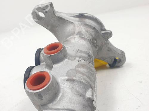Brake master cylinder PEUGEOT 2008 I (CU_) 1.2 THP 110 / PureTech 110 | BP31033618M77 - Image 3