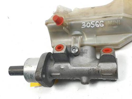 Used Brake master cylinder NISSAN MICRA C+C III (K12) 1.6 160 SR (110 hp) 30292348