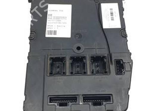 Caixa de fusíveis RENAULT MEGANE II (BM0/1_, CM0/1_) 2.0 dCi (BM1K, CM1K) (150 hp) 30763077