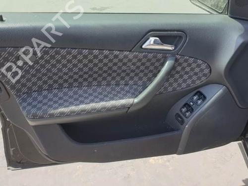 Høyre foran utvendig håndtak MERCEDES-BENZ C-CLASS (W203) C 200 CDI (203.007) | BP15374694C129 