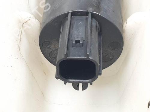 Windscreen washer tank LAND ROVER RANGE ROVER SPORT I (L320) 3.0 D 4x4 | BP27885496C113 