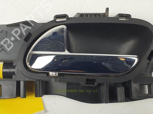 Used Front left interior door handle Front left interior door handle 24933705 24933705