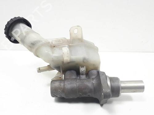 Used Brake master cylinder Brake master cylinder MITSUBISHI OUTLANDER II (CW_W) 2.0 DI-D (CW8W) (140 hp) 15884923 15884923
