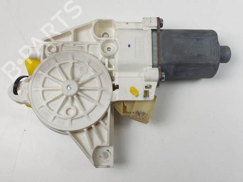 Moteur de lève-vitre avant droit MERCEDES-BENZ M-CLASS (W164) ML 320 CDI 4-matic (164.122) (224 hp) 28688803