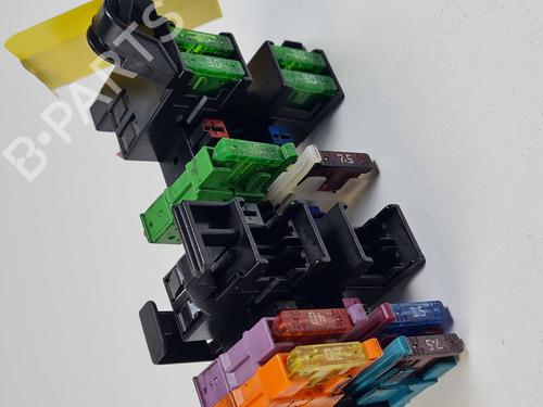 Used Fuse box Fuse box MERCEDES-BENZ C-CLASS (W203) C 220 CDI (203.008) (150 hp) 34517482 34517482