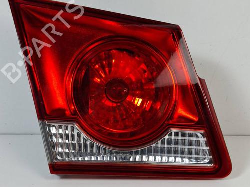 left-tailgate-light-chevrolet-cruze-j300-2009-39929270 main image