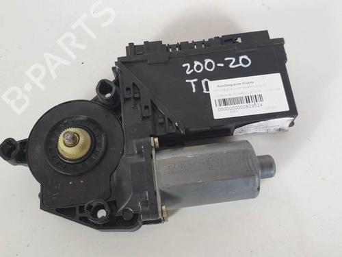 Moteur de lève-vitre arrière droit VW TOUAREG (7LA, 7L6, 7L7) 2.5 R5 TDI (174 hp) 12384388