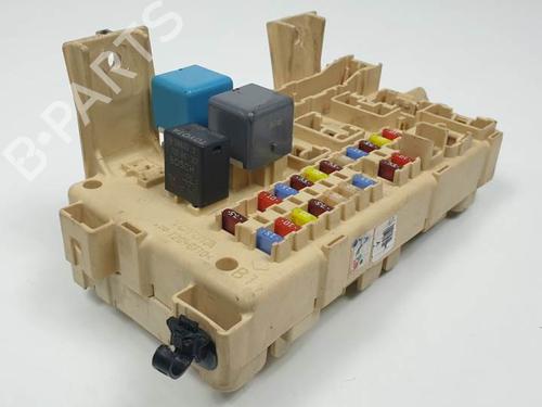 Fuse box TOYOTA AVENSIS (_T25_) 2.4 VVT-i (AZT251_, AZT251R) | BP16748870E1 