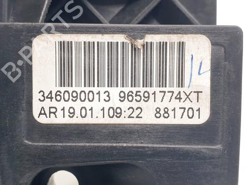 steering-wheel-controls-citroen-c4-picasso-i-mpv-ud_-2006-2007-2008-2009-2010-2011-2012-2013-2014-2015-35973417 main image