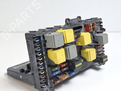 Used Fuse box Fuse box 39398718 39398718