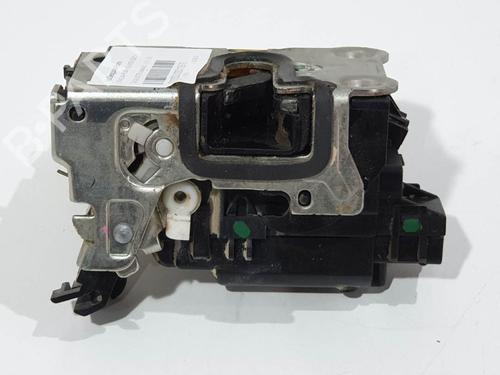 front-right-lock-dacia-duster-suv-van-15-dci-2011-6840853 main image