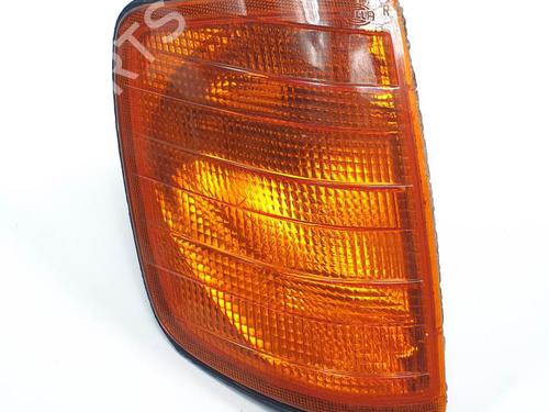 Used Right front indicator MERCEDES-BENZ 124 Saloon (W124) 300 E (124.030) (180 hp) 24931266