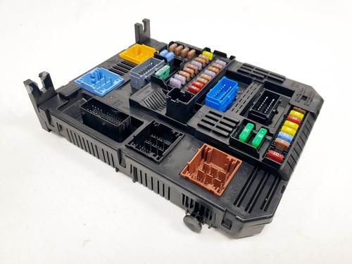 Used Fuse box Fuse box CITROËN C4 III (BA_, BB_, BC_) 1.2 PureTech 130 (BAHNSA, BAHNSB) (130 hp) 16840965 16840965