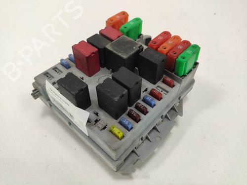 Used Fuse box Fuse box 8609891 8609891