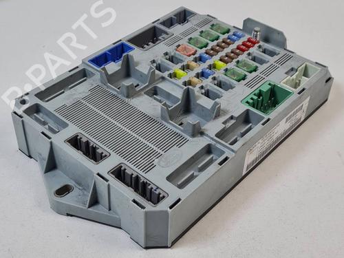 Used Fuse box Fuse box 37413639 37413639