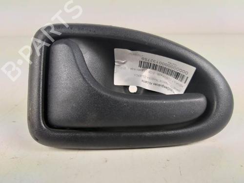 Venstre bagtil invendig håndtag RENAULT CLIO II (BB_, CB_) 1.2 16V (BB05, BB0W, BB11, BB27, BB2T, BB2U, BB2V, CB05,... (75 hp) 6842480