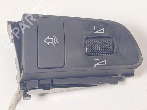 Used Steering wheel controls Steering wheel controls 19302813 19302813