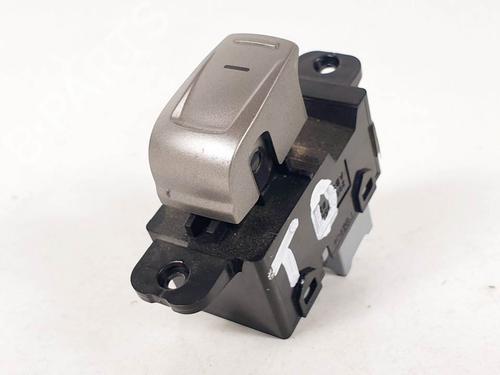 Used Right rear window switch Right rear window switch SSANGYONG XLV SUV e-XGi 160 (128 hp) 15527432 15527432