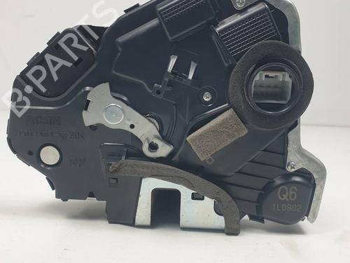 front-right-lock-toyota-rav-4-v-_a5_-_h5_-2018-34517269 main image