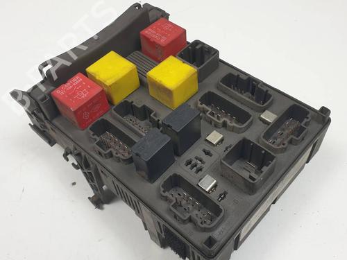 Used Fuse box Fuse box RENAULT LAGUNA II (BG0/1_) 1.9 dCI (BG0E) (105 hp) 35749677 35749677