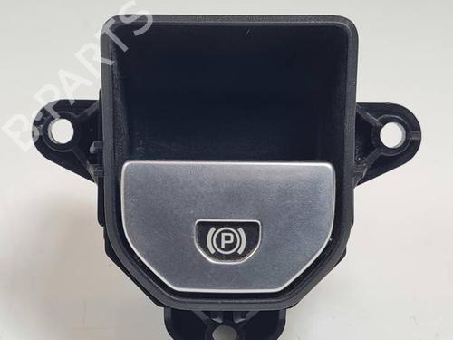 BP29989578I18 main image