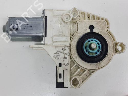 Used Right rear window motor Right rear window motor LAND ROVER RANGE ROVER SPORT I (L320) 3.0 D 4x4 (245 hp) 8618744 8618744