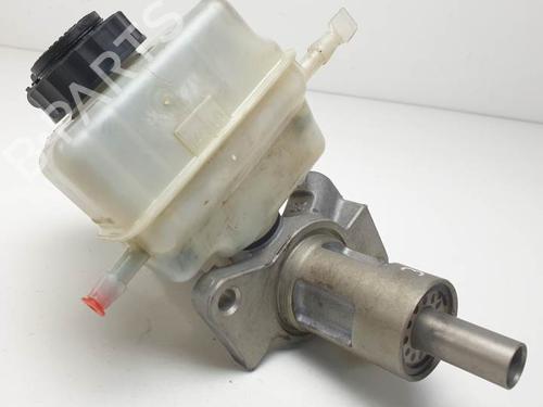 Used Brake master cylinder BMW 1 (E87) 118 d (122 hp) 26203722