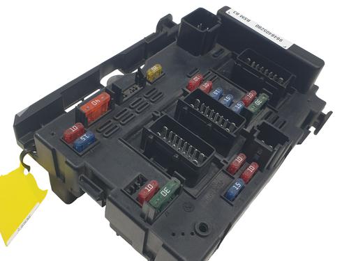 Used Fuse box Fuse box 37257829 37257829
