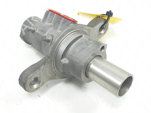 brake-master-cylinder-opel-corsa-d-s07-2006-2007-2008-2009-2010-2011-2012-2013-2014-2015-28060943 main image