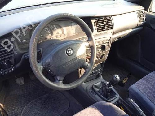 Injection rail OPEL VECTRA B Estate (J96) 1.6 i 16V (F35) | BP8399614M98 