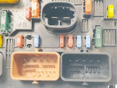 Fuse box PEUGEOT 307 Break (3E) 1.6 HDi 110 | BP30800915E1