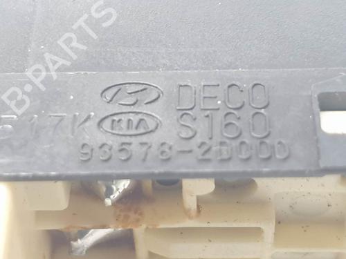 Right rear window switch KIA CERATO I Hatchback (LD) 1.6 CRDi | BP24930585I28 - Image 2