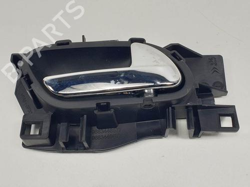 Used Front right interior door handle Front right interior door handle PEUGEOT 3008 II SUV (MC_, MR_, MJ_, M4_) [2016-2026] 13581285 13581285