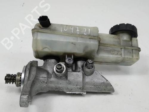 Used Brake master cylinder RENAULT MEGANE III Hatchback (BZ0/1_, B3_) 1.5 dCi (106 hp) 8208324