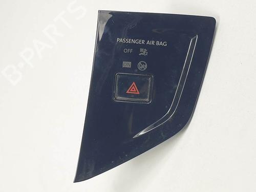Used Warning switch Warning switch VW POLO VI (AW1, BZ1, AE1) 1.0 MPi (80 hp) 13664525 13664525