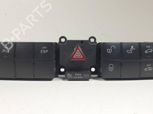 Used Warning switch Warning switch MERCEDES-BENZ CLK (C209) CLK 220 CDI (209.308) (150 hp) 29989631 29989631
