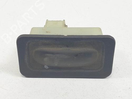 Used Tailgate handle Tailgate handle RENAULT SCÉNIC I MPV (JA0/1_, FA0_) 1.6 (JA00, JA16, JA15, JA19, JA1V, JA2B, JA2C, JA0B,... (107 hp) 13654831 13654831