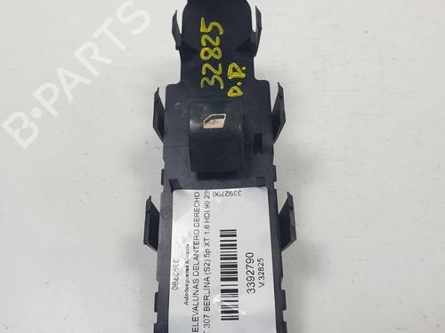 Used Right front window switch Right front window switch PEUGEOT 307 (3A/C) 1.6 HDi (90 hp) 34514624 34514624