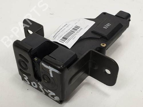 Used Tailgate lock KIA SORENTO I (JC) 2.5 CRDi 4WD (140 hp) 6847446