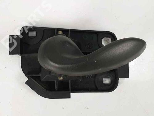 Venstre fortil invendig håndtag FIAT PUNTO (188_) 1.9 DS 60 (188.031, .051, .231, .251) (60 hp) 6843669
