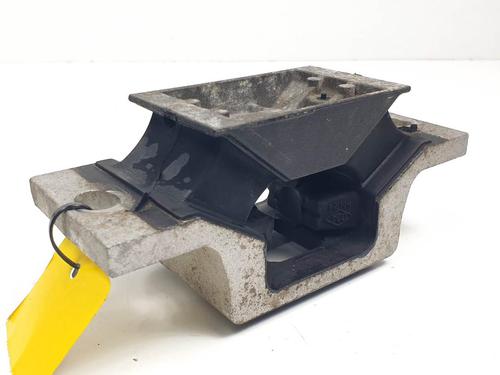 Used Engine mount Engine mount RENAULT MASTER III Van (FV) 2.3 dCi 135 FWD (FV0N, FV08, FV06, FV00, FV1S) (136 hp) 25138387 25138387