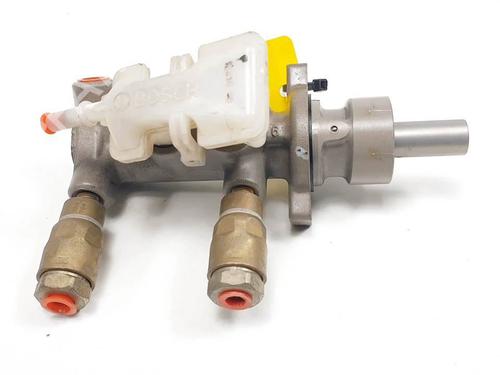 Used Brake master cylinder Brake master cylinder FORD FOCUS I Turnier (DNW) 1.6 16V (100 hp) 18604039 18604039
