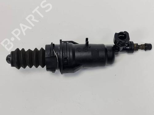Used Clutch slave cylinder Clutch slave cylinder FORD TRANSIT Van (FA_ _) 2.4 DI (FAA_, FAB_, FAC_, FAD_) (90 hp) 13953673 13953673