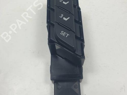 switch-lexus-rx-_l2_-2015-34517275 main image