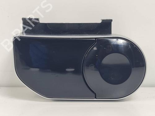 steering-wheel-controls-land-rover-range-rover-velar-l560-2017-40557994 main image