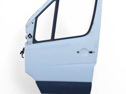 Left front door MERCEDES-BENZ SPRINTER 3,5-t Platform/Chassis (B906) 313 CDI (906.131, 906.133, 906.135, 906.231, 906.233,... BP24947472C2
