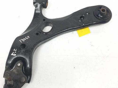 Used Left front suspension arm TOYOTA AURIS (_E18_) 1.4 D-4D (NDE180_, NDE180R) (90 hp) 16904903