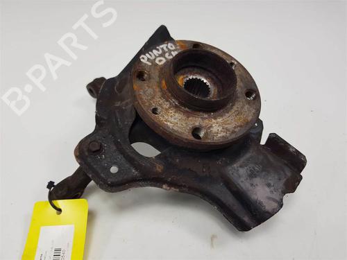 Used Right front steering knuckle Right front steering knuckle FIAT PUNTO (176_) 60 1.2 (176AP, 176AR, 176AQ, 176BB) (60 hp) 10678746 10678746