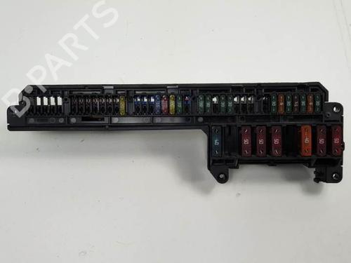 Used Fuse box BMW 5 (E60) 525 d (177 hp) 6847213